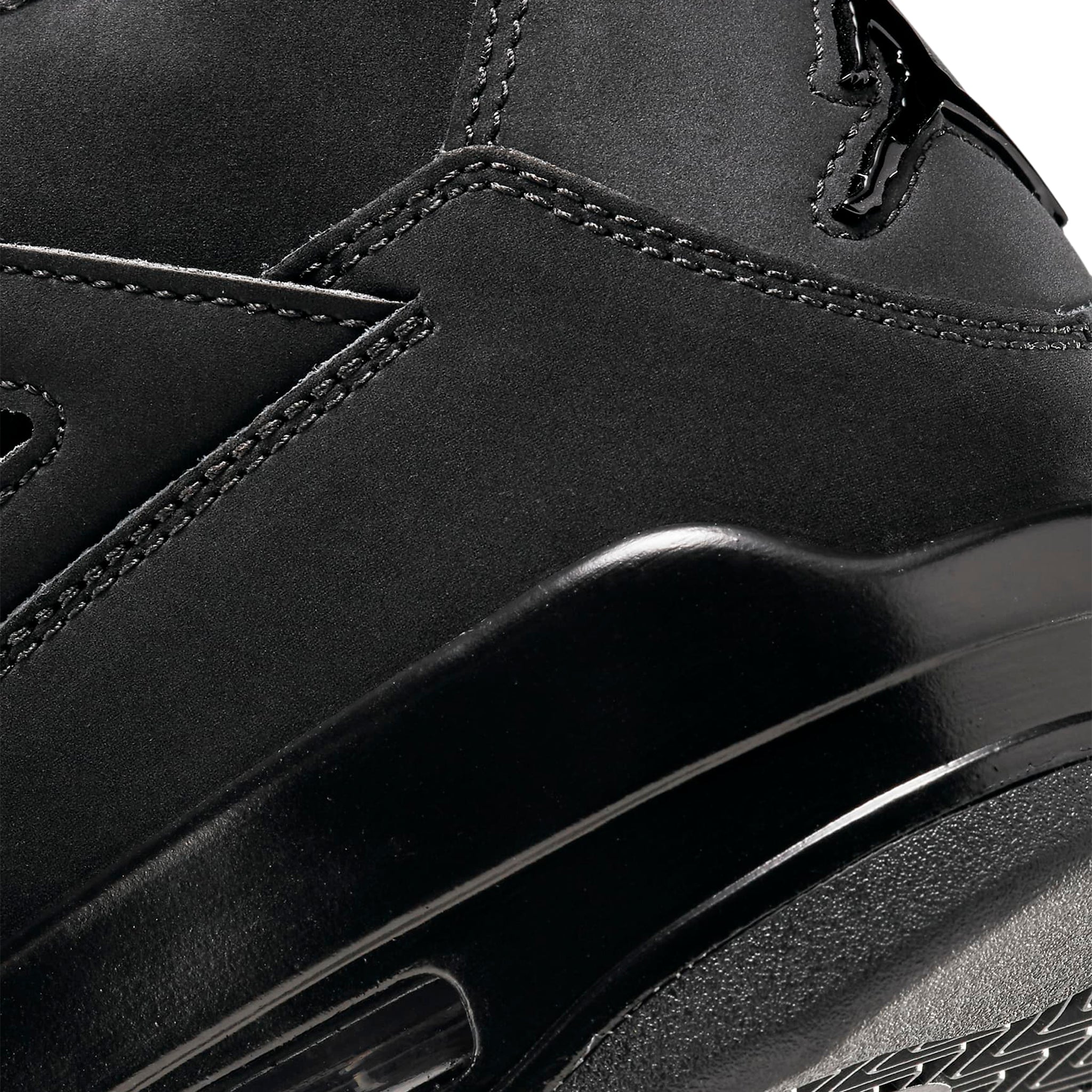 Heel view of Air Jordan 4 Retro Black Cat (2020) CU1110-010