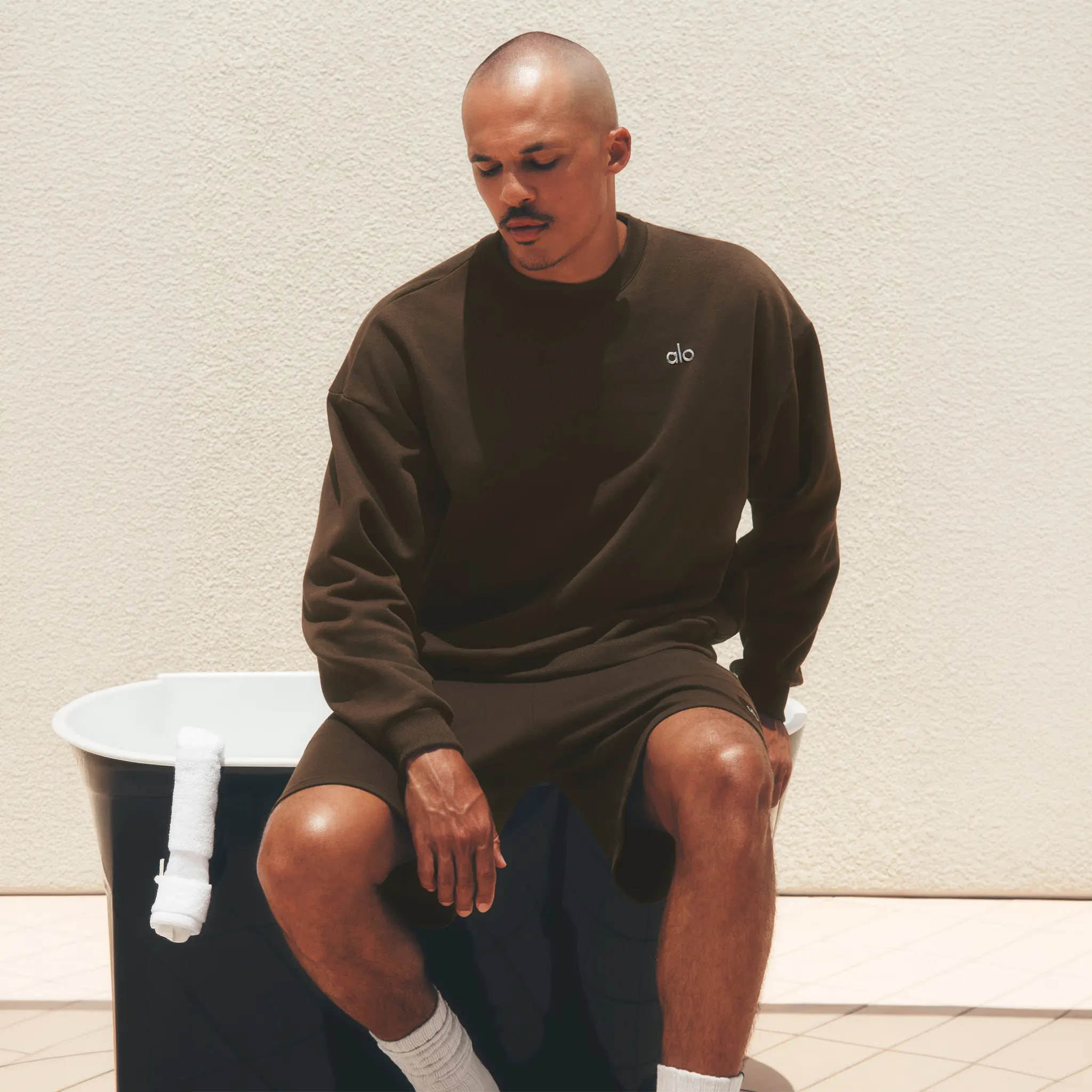 Detailed View of Alo Yoga Accolade Espresso Sweatshirt U3031RG040640