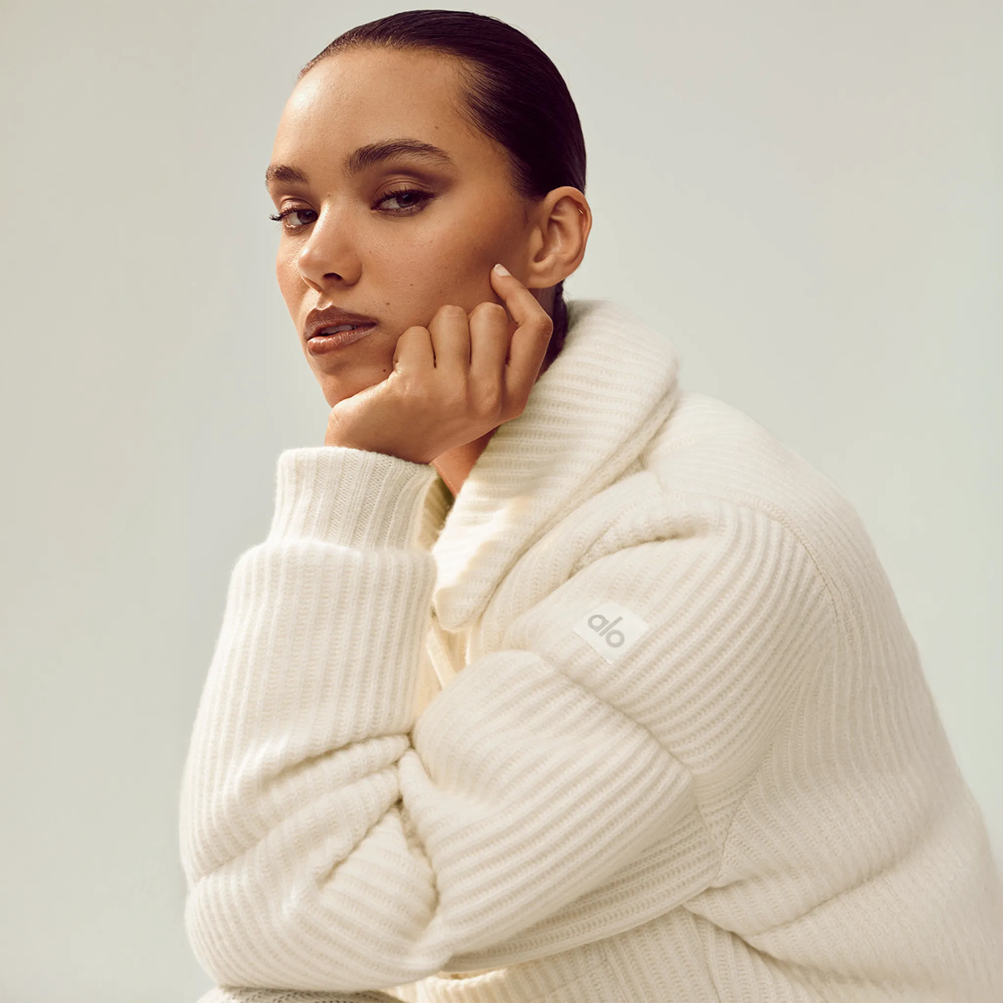 Detailed View of Alo Yoga Cashmere Northstar Ivory Puffer Jacket (W)