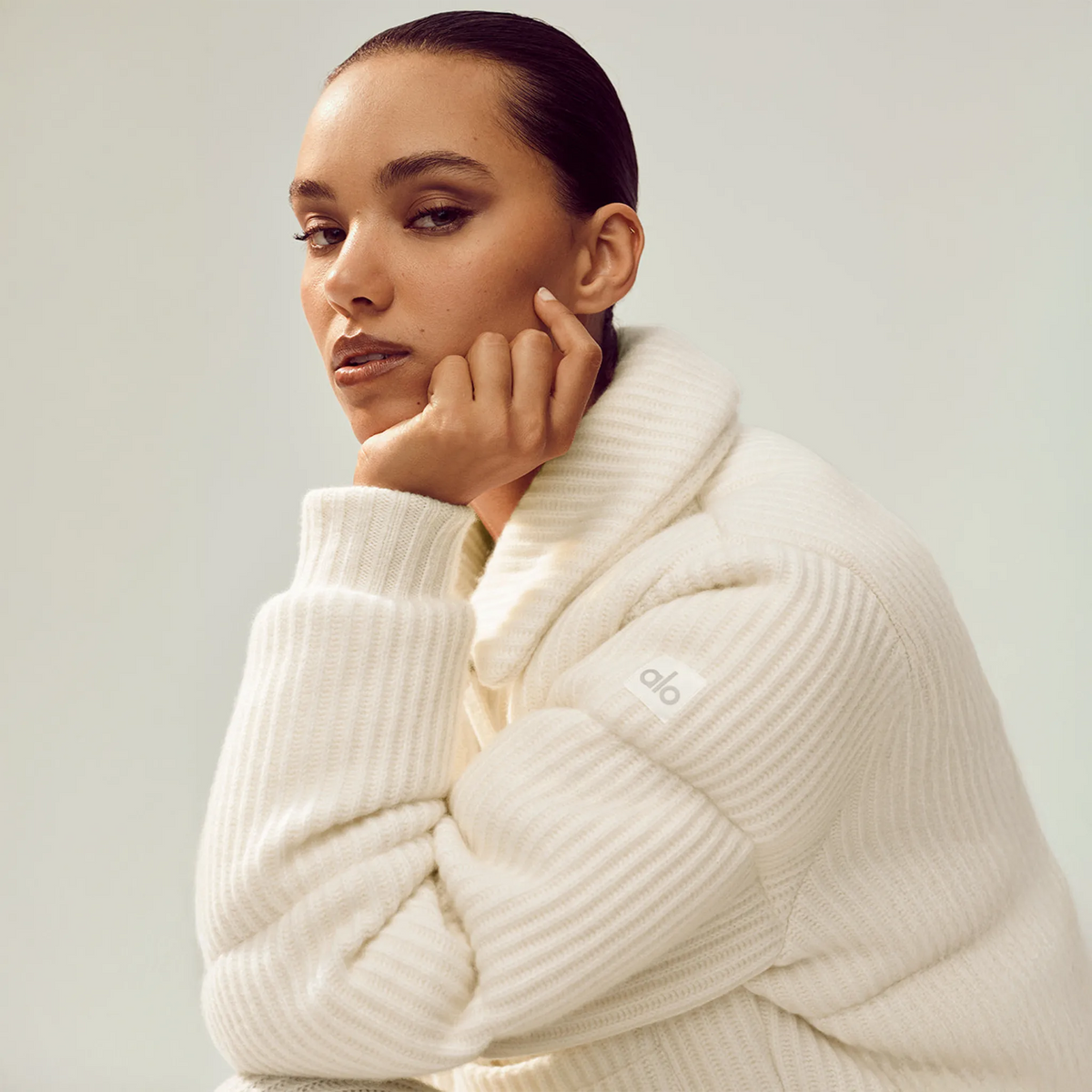 Alo Yoga Cashmere Northstar Ivory Puffer Jacket (W) |