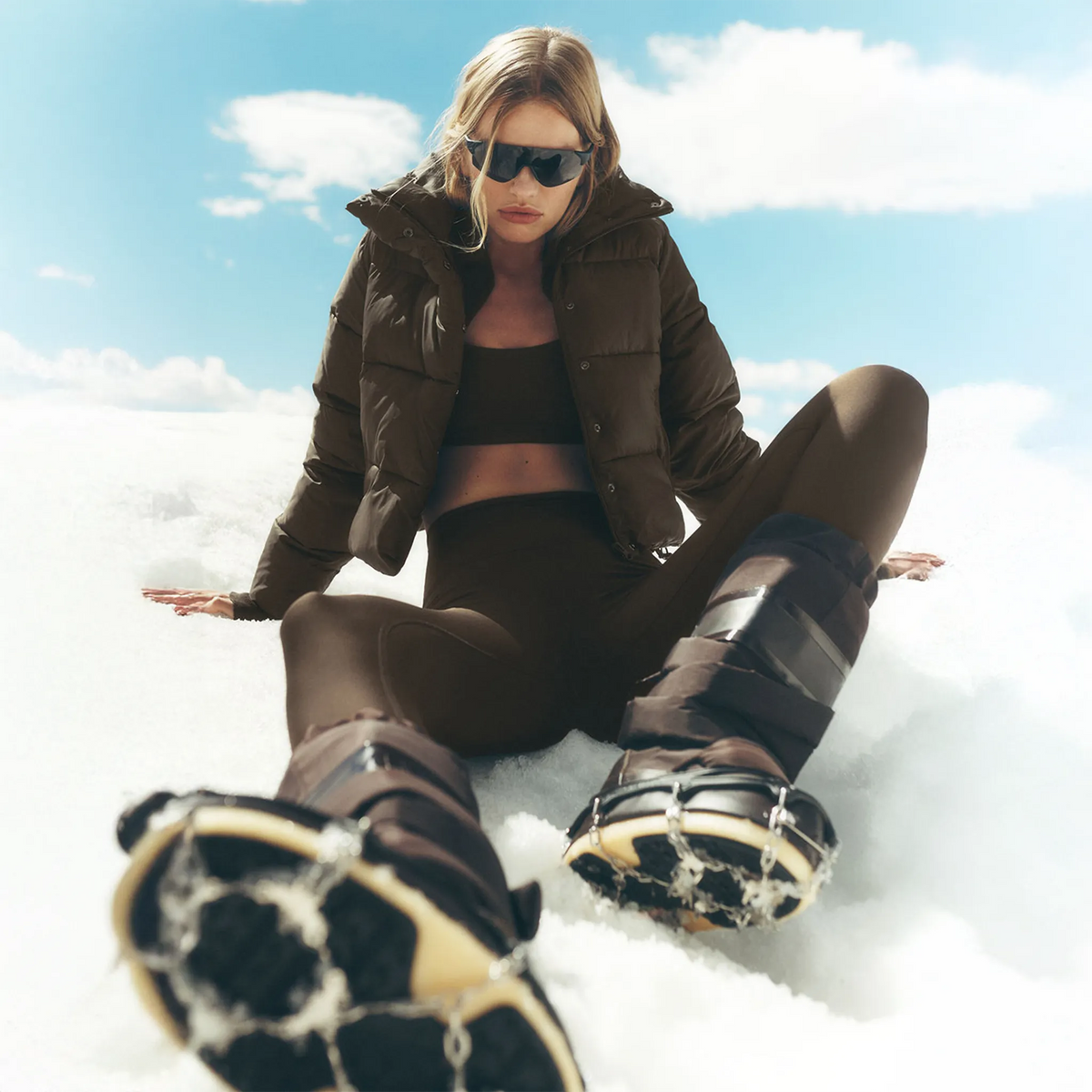 ジャケット・アウター ALO Yoga Gold Rush Puffer Alo Yoga Gold Rush Espresso Puffer Jacket (W) |