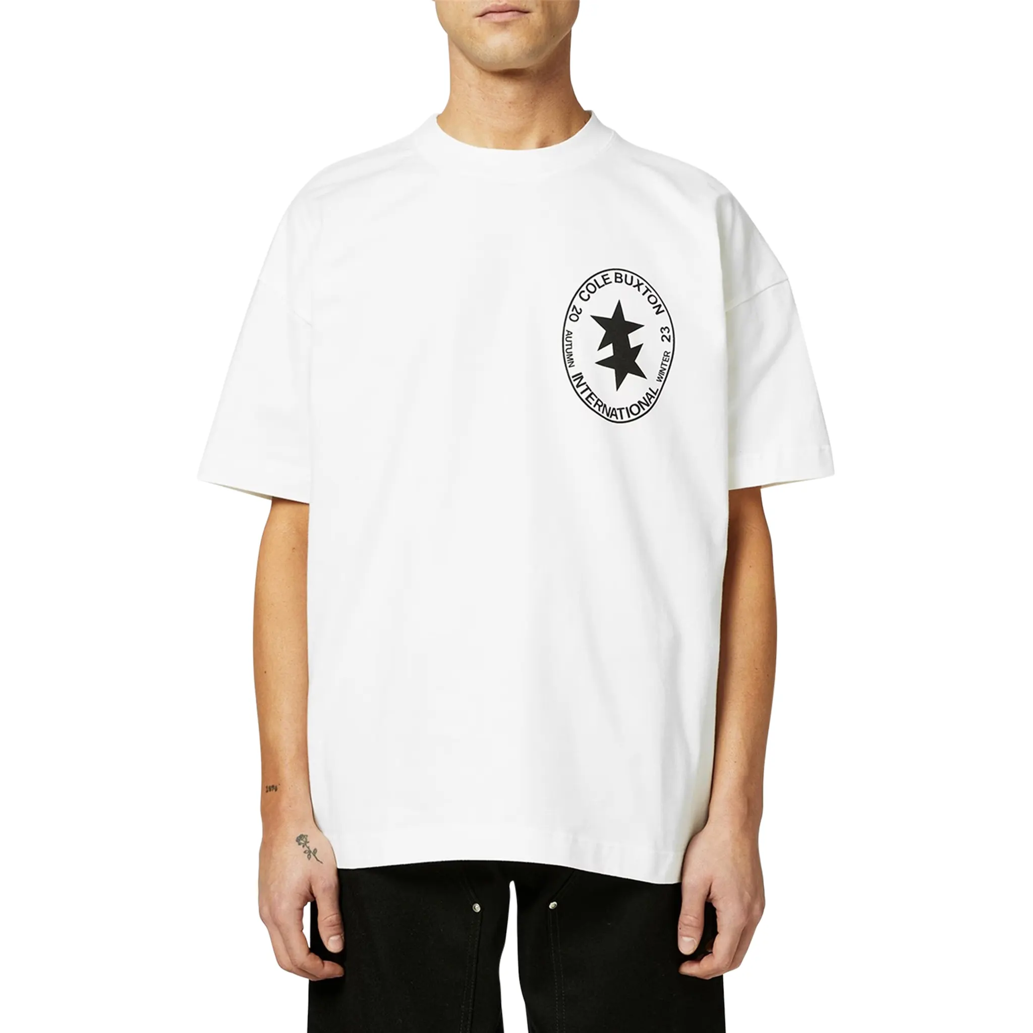 Model Front view of Cole Buxton International Crest Vintage White T Shirt aw23crt001-101