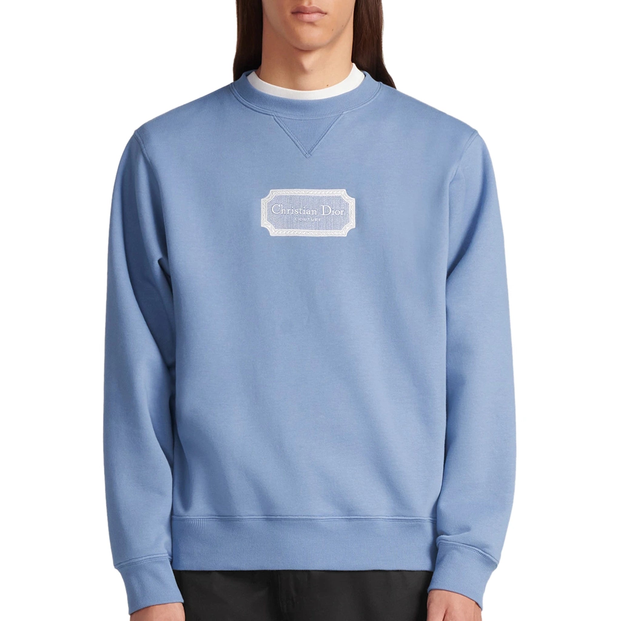 Model front view of Dior 'Christian Dior Couture' Relaxed Fit Blue Sweatshirt 343J694A0531_C580