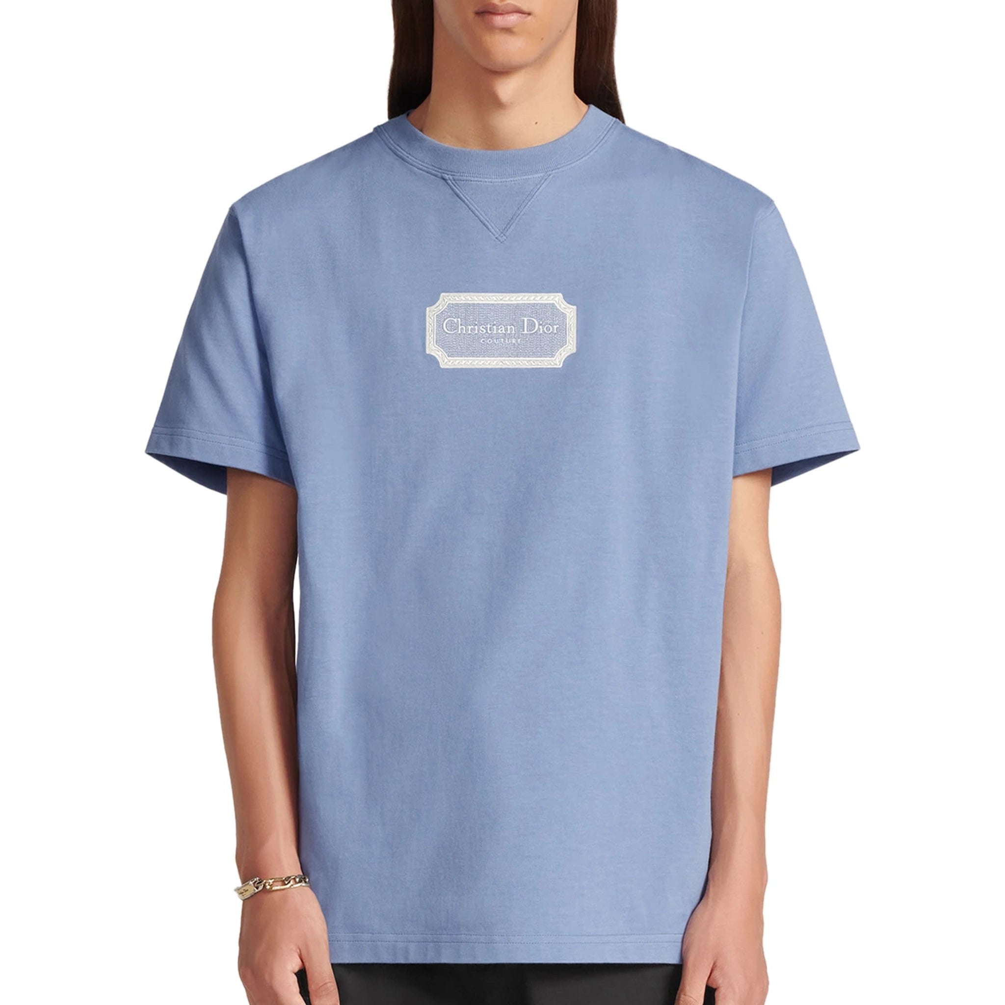 Model front view of Dior 'Christian Dior Couture' Relaxed Fit Blue T Shirt 343J696C0554_C580