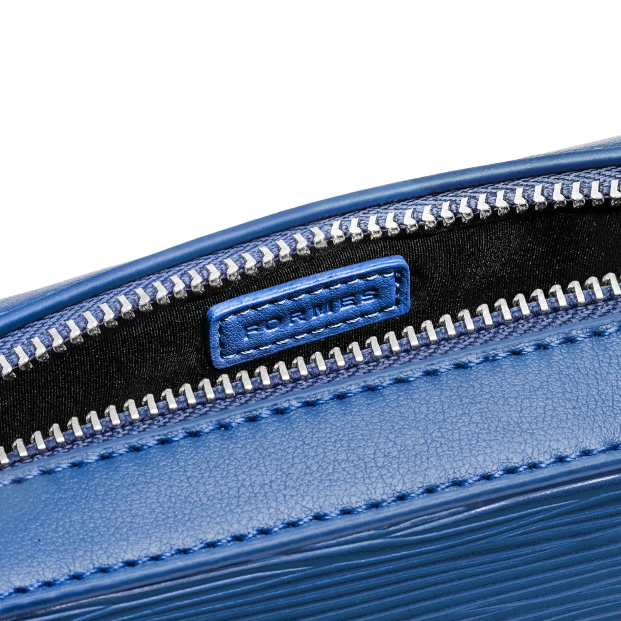 Detailed Zip View of Formes Adapt Ripple Mariana Mini Crossbody Bag