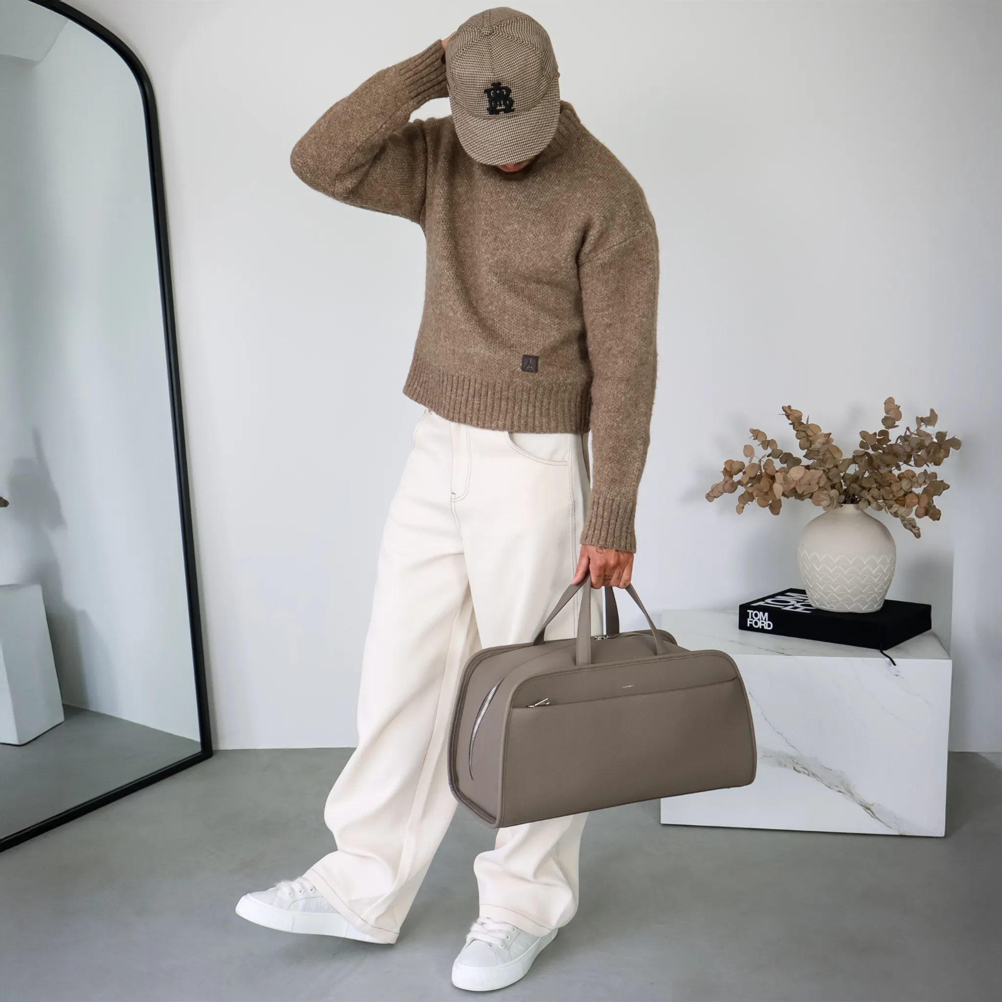 Model View of Formes Porto Dune Duffel Bag