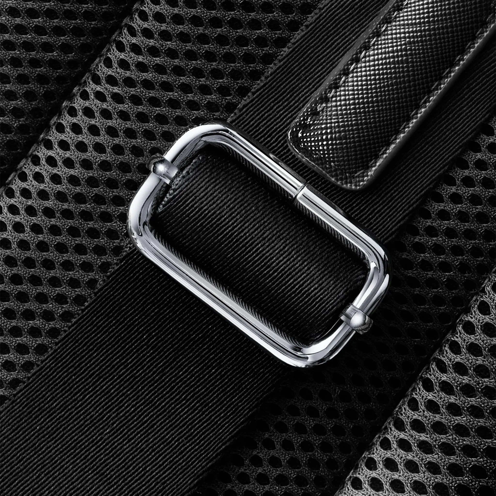 Detailed View of Formes Porto Sling Nero Crossbody Bag