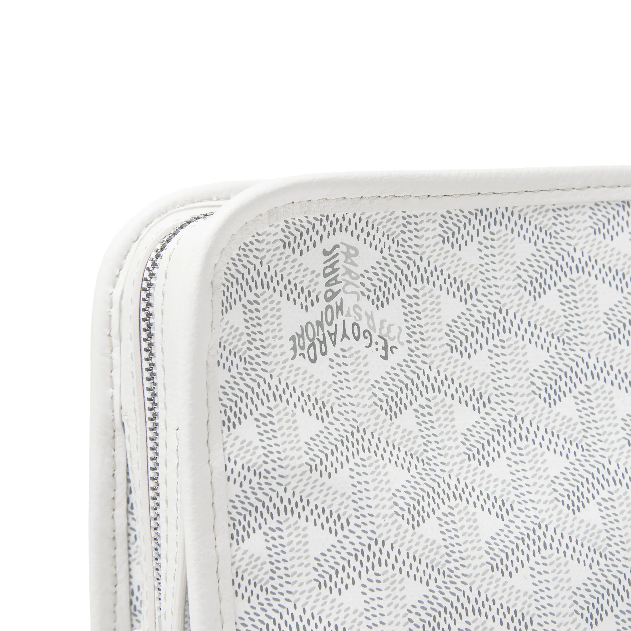 Detailed Logo View of Goyard Jouvence MM White Washbag  JOUVENMMLTY50CL50P