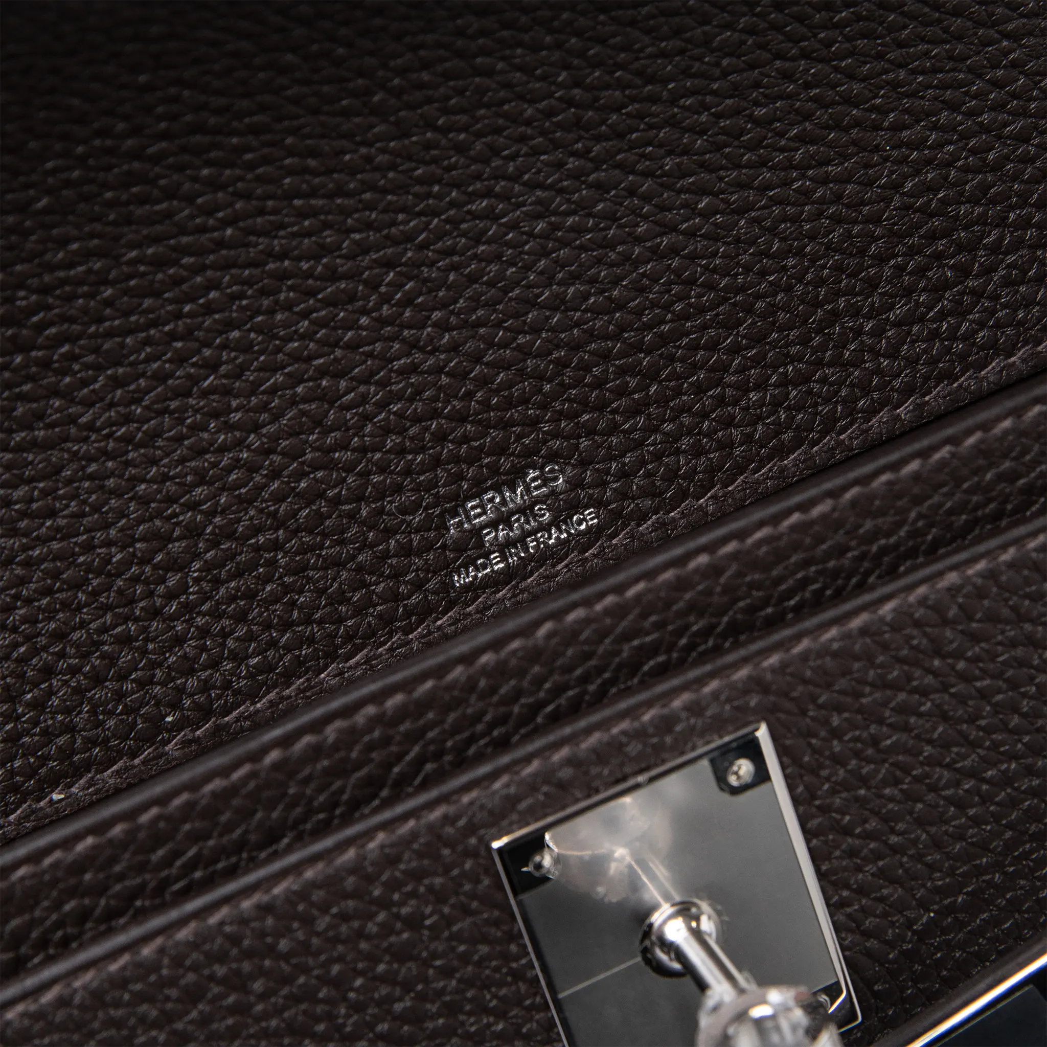 Detailed View of Hermes Kelly Depeches 25 Negonda Calfskin Bai Brun Palladium Hardware