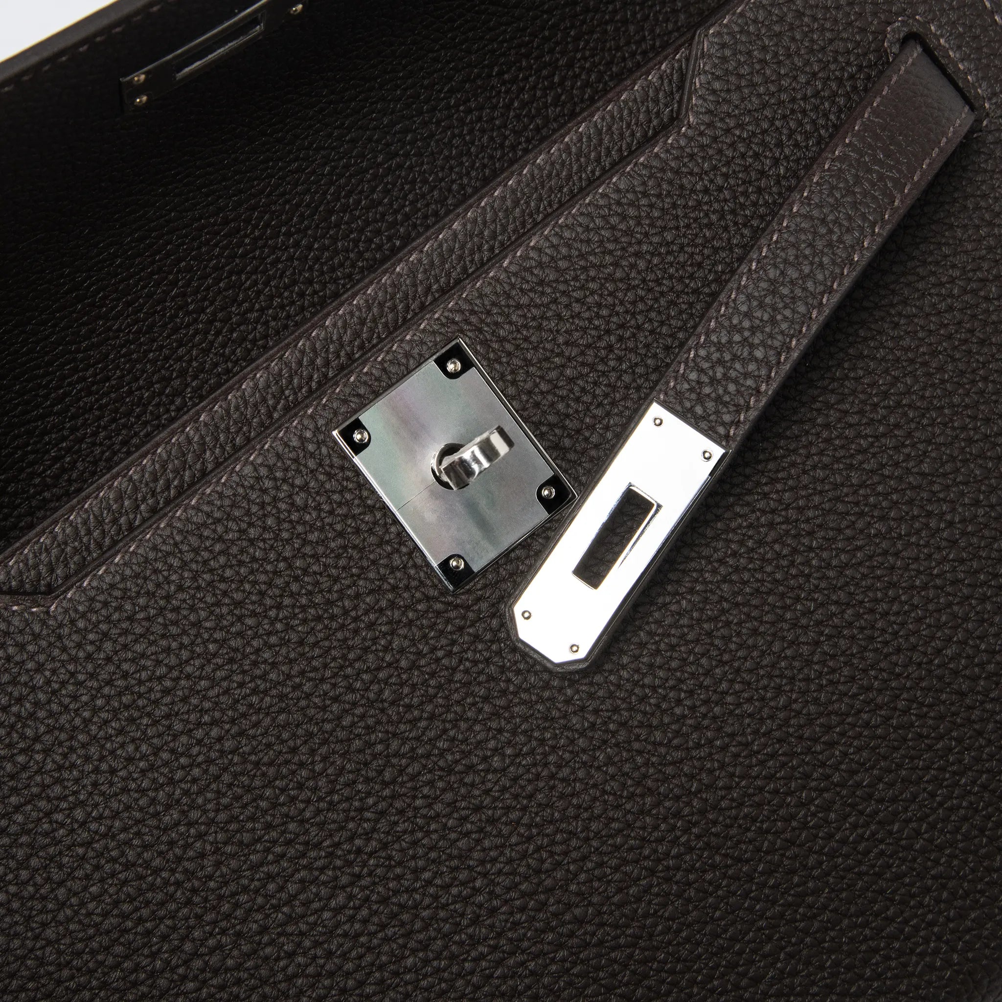 Detailed View of Hermes Kelly Depeches 25 Negonda Calfskin Bai Brun Palladium Hardware