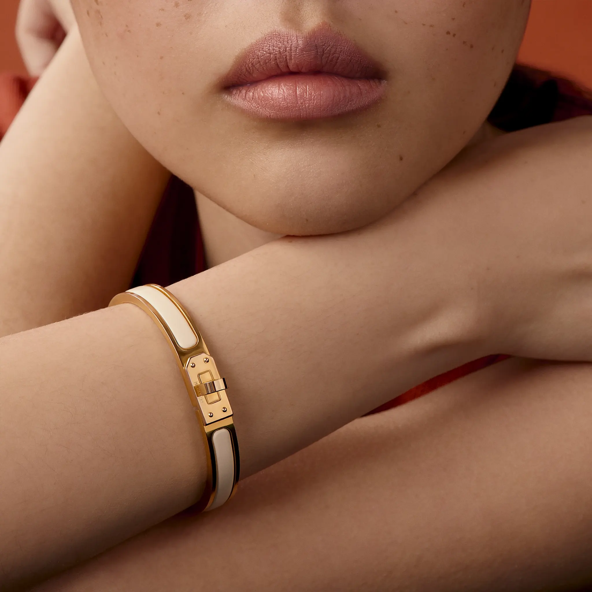 Model View of Hermes Paris Mini Clic Kelly Yellow Gold Bracelet H200004F 85GM