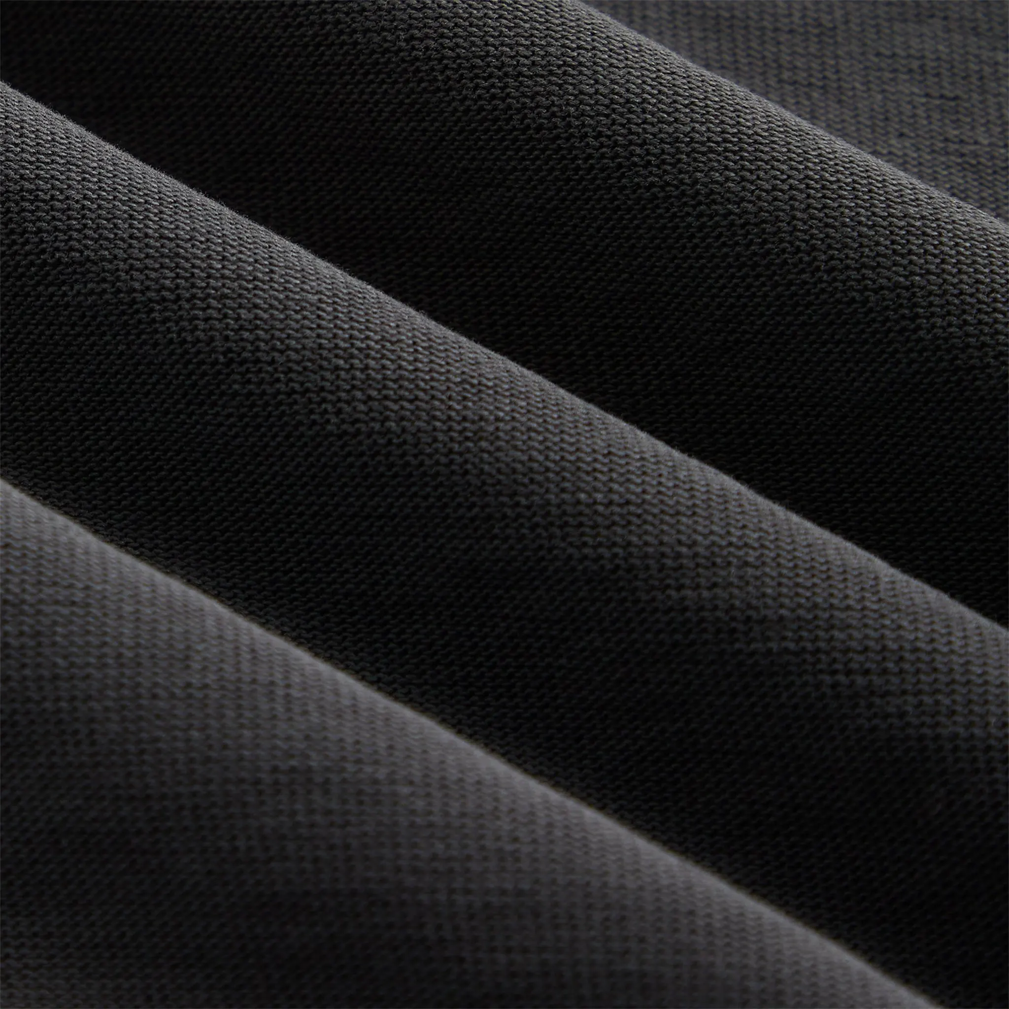 Detailed Material View Of Kith Quinn Black White T-Shirt KHM034534-001