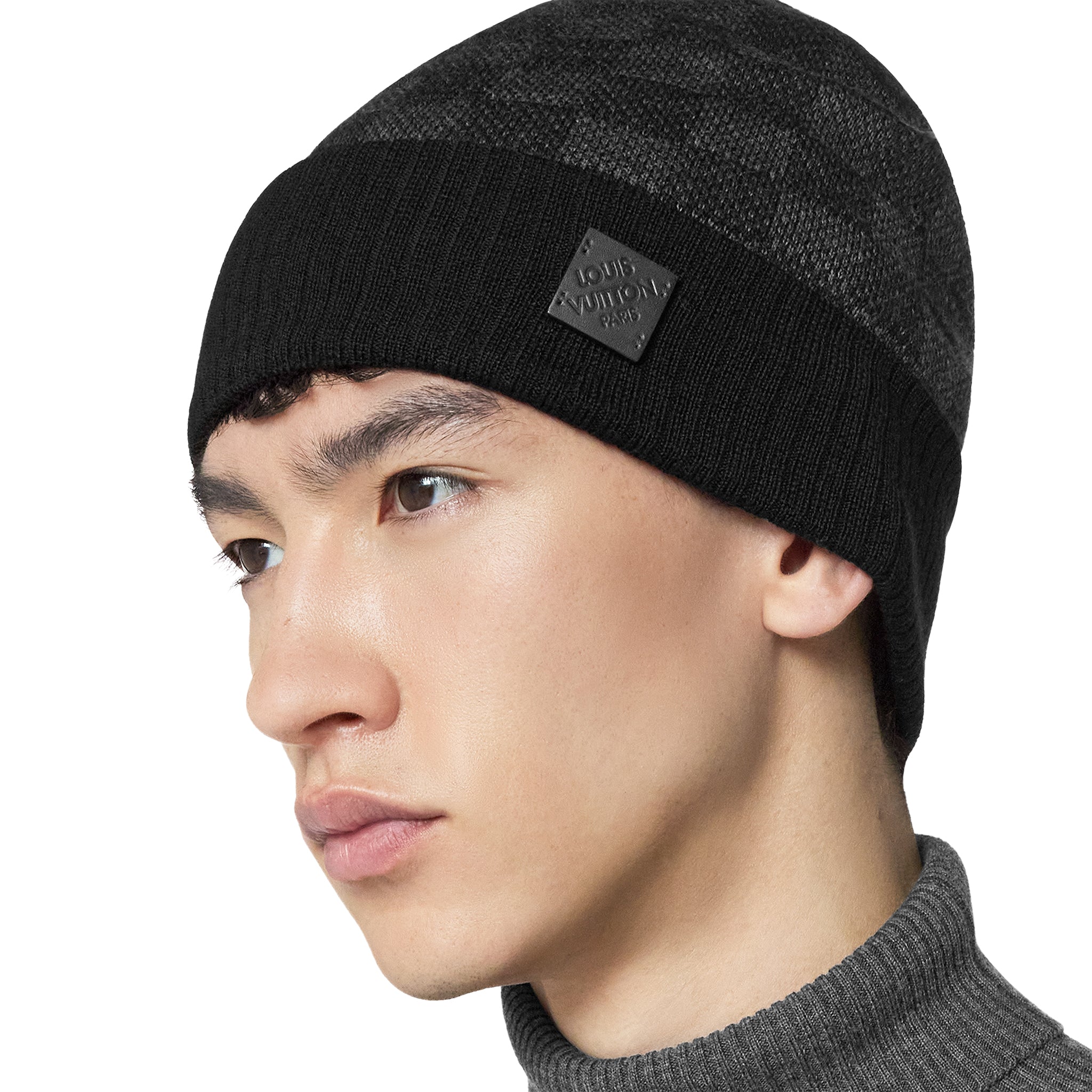 Model side view of Louis Vuitton Néo Petit Damier Anthracite Beanie & Scarf NVPROD3920087V