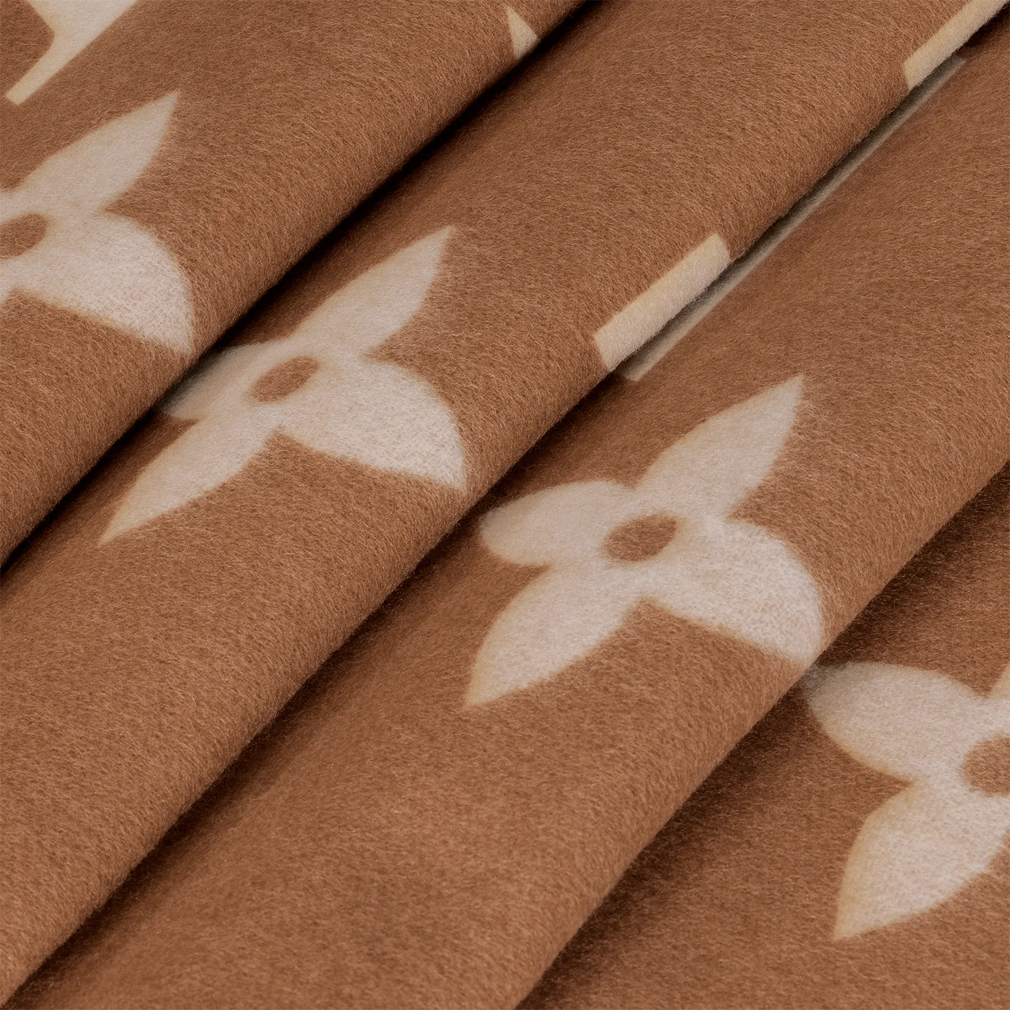 Detailed View of Louis Vuitton Reykjavik Sandy Scarf M76067