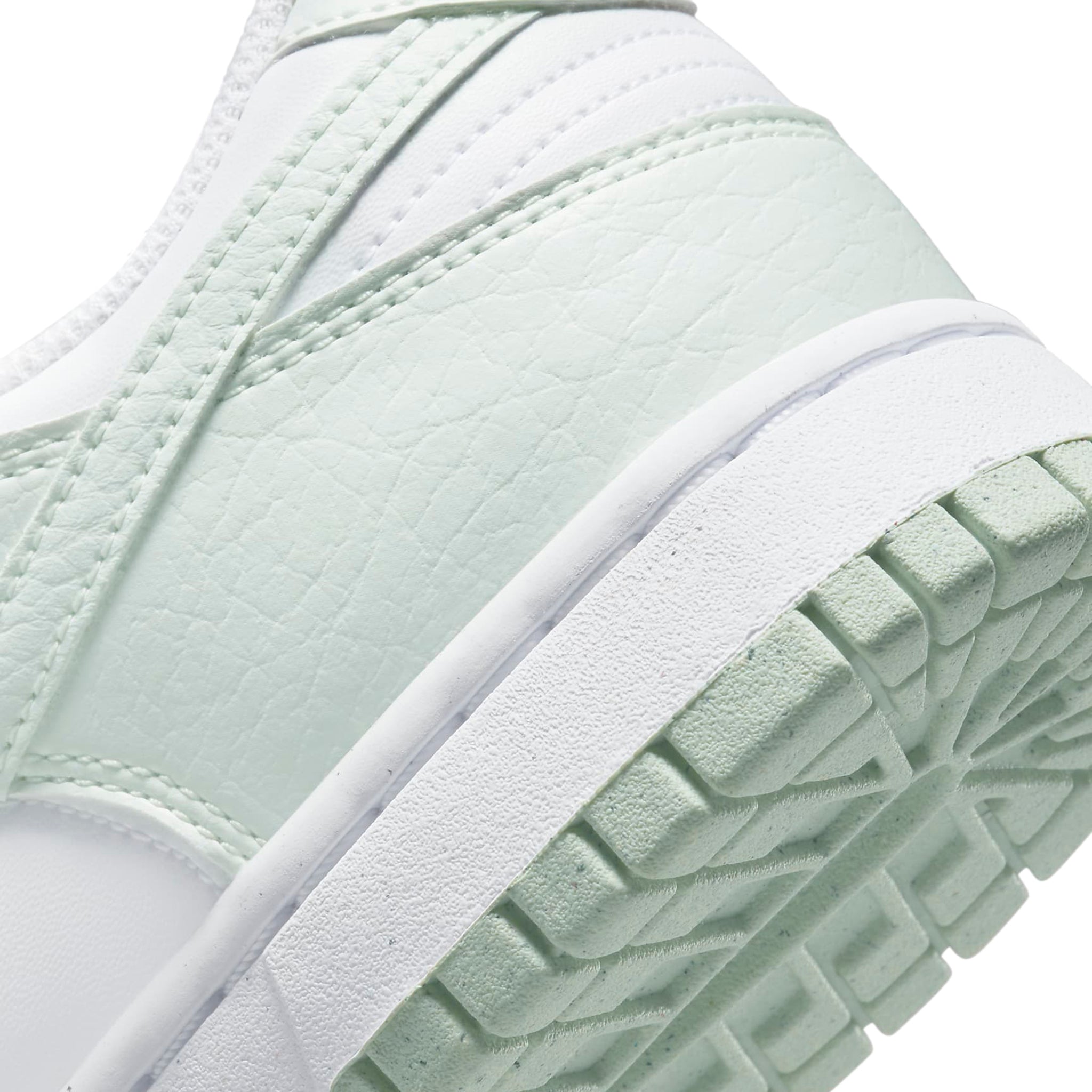 Back view of Nike Dunk Low Next Nature White Mint (W) DN1431-102