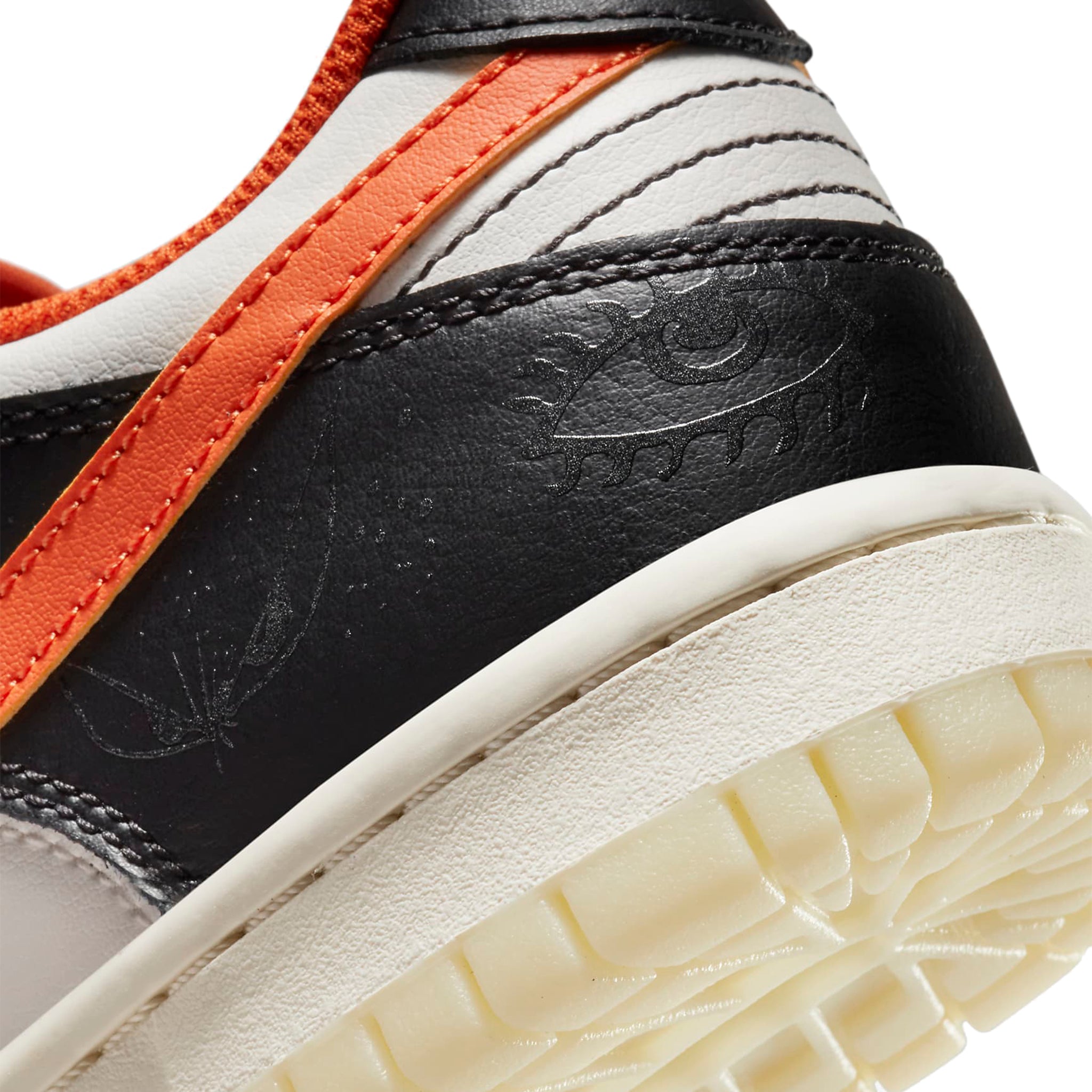 Back view of Nike Dunk Low PRM Halloween (2021) (GS) DO3806-100