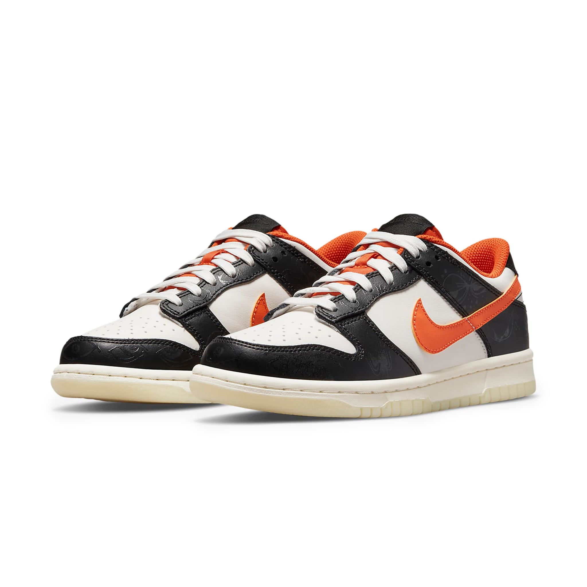 Front side view of Nike Dunk Low PRM Halloween (2021) (GS) DO3806-100