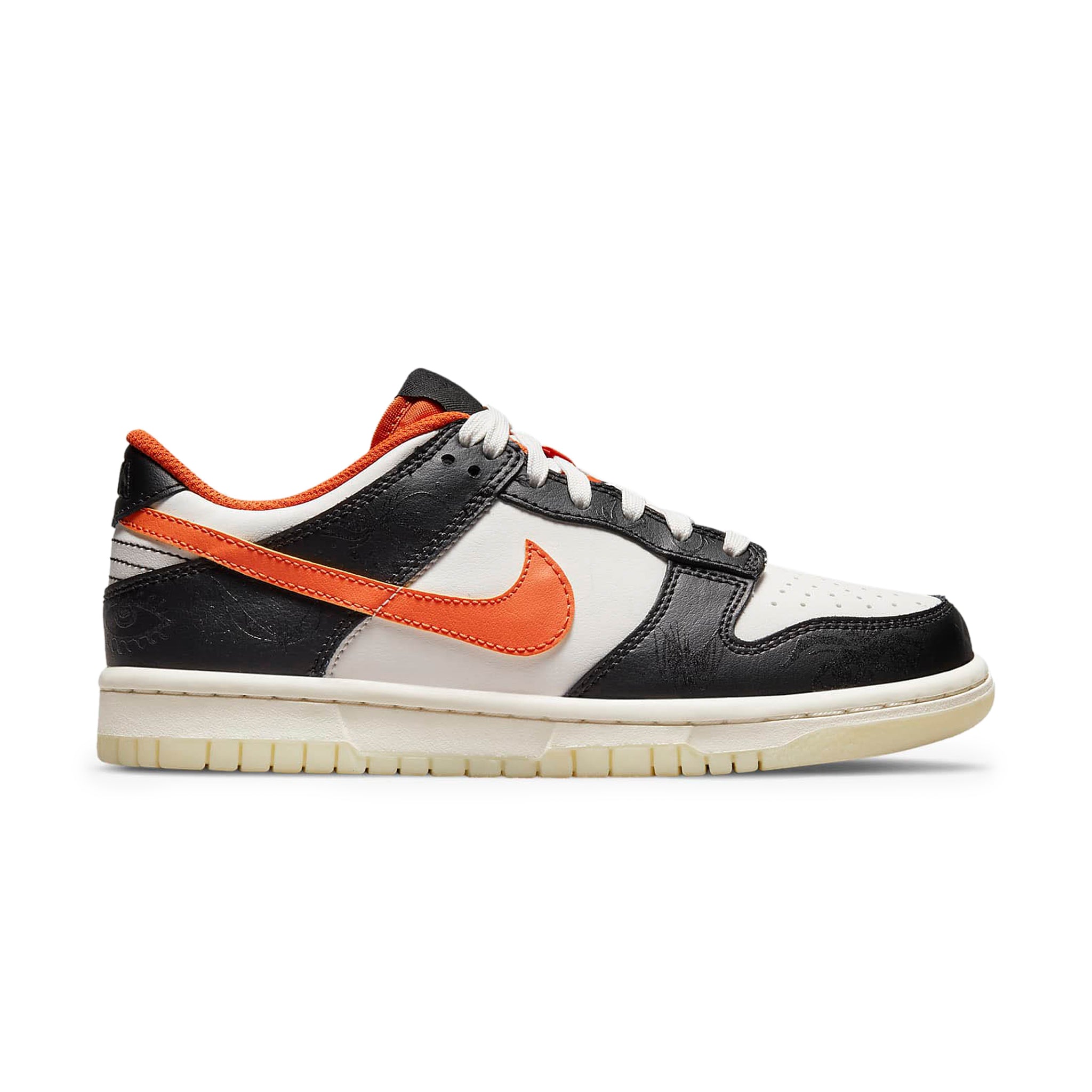 Side view of Nike Dunk Low PRM Halloween (2021) (GS) DO3806-100