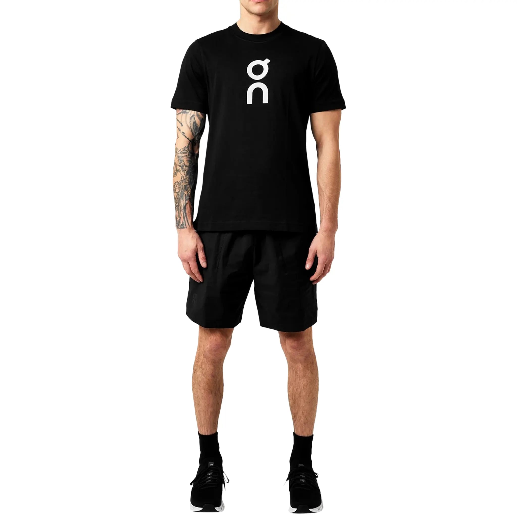 Model view of On Running All-Day Black Shorts 1MD30150553