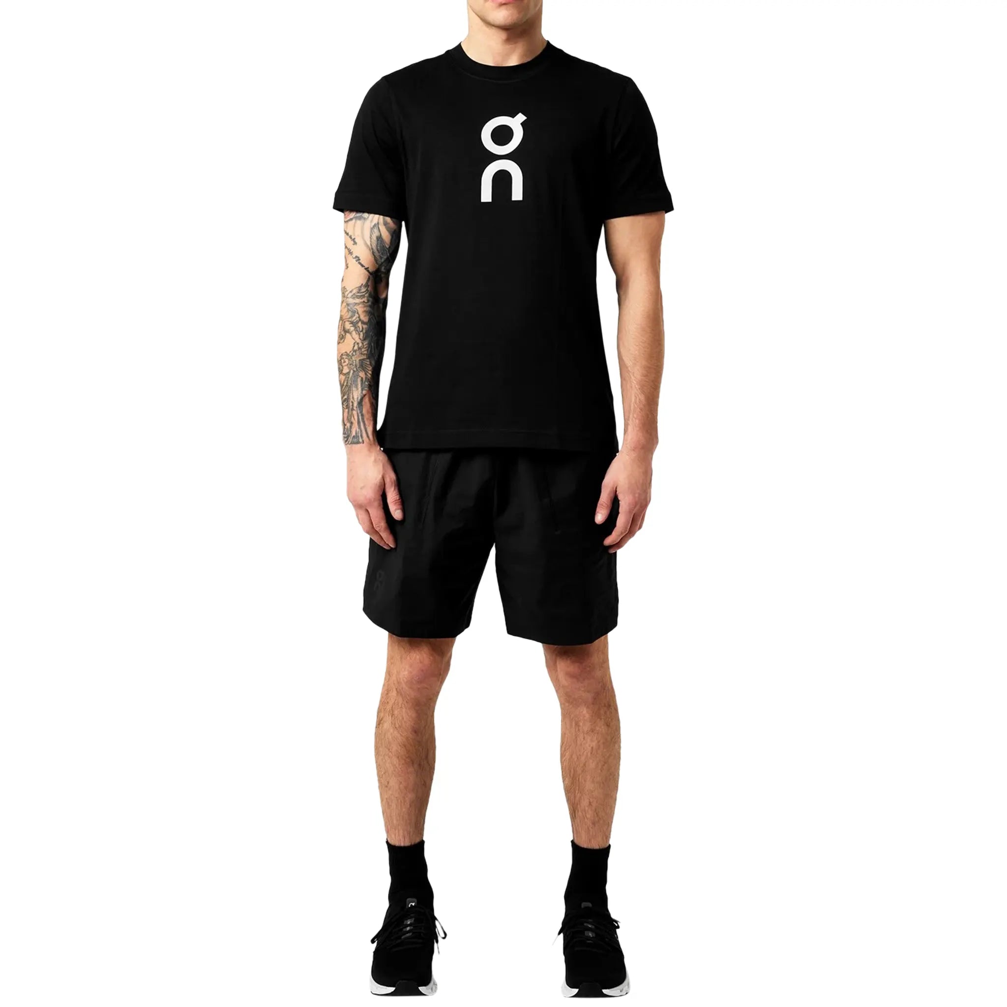 Model Front view of On Running Black Graphic T Shirt 1MD10540553