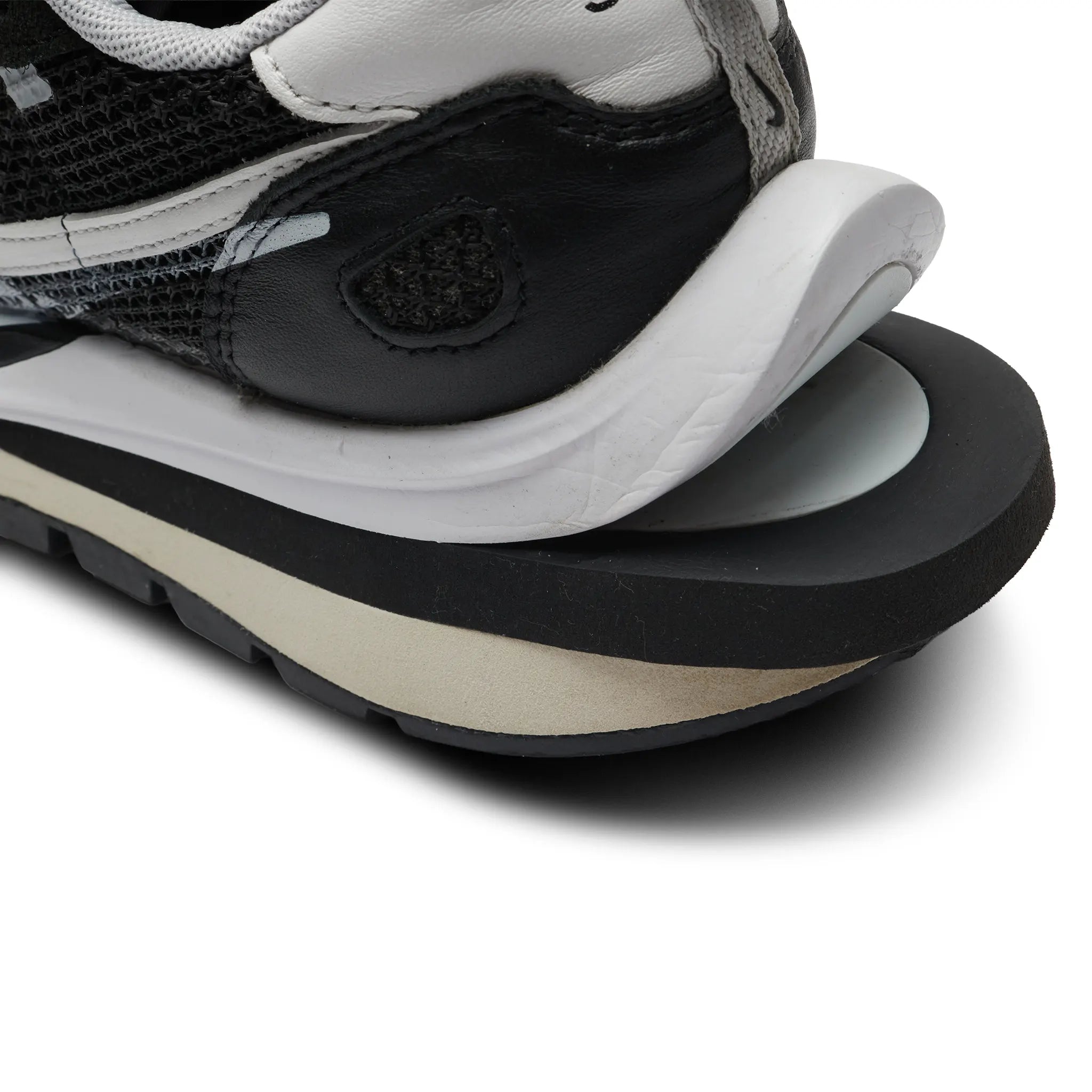 Detailed View of Preloved - Nike x Sacai Vaporwaffle Black White Sneaker CV1363-001