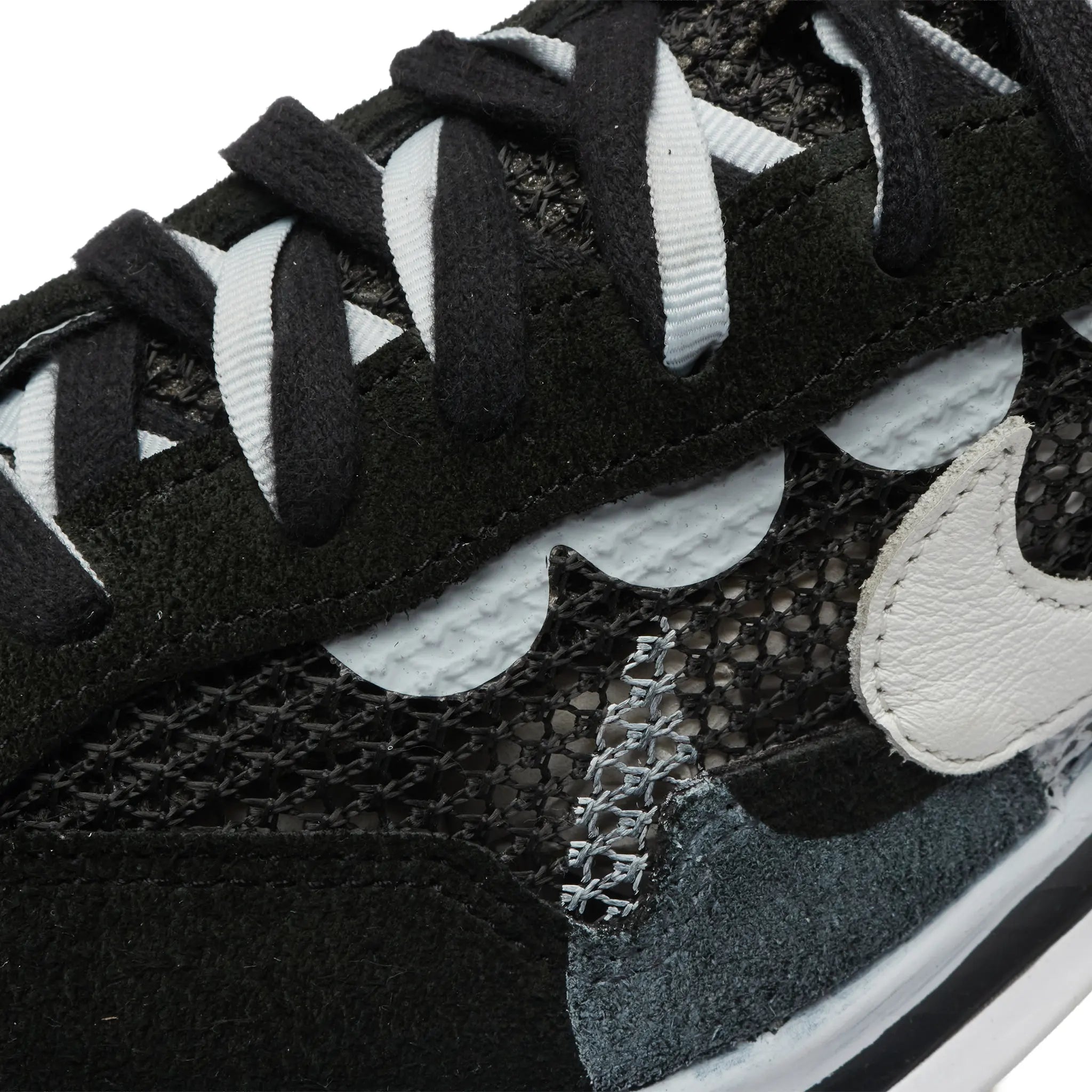 Detailed View of Preloved - Nike x Sacai Vaporwaffle Black White Sneaker CV1363-001