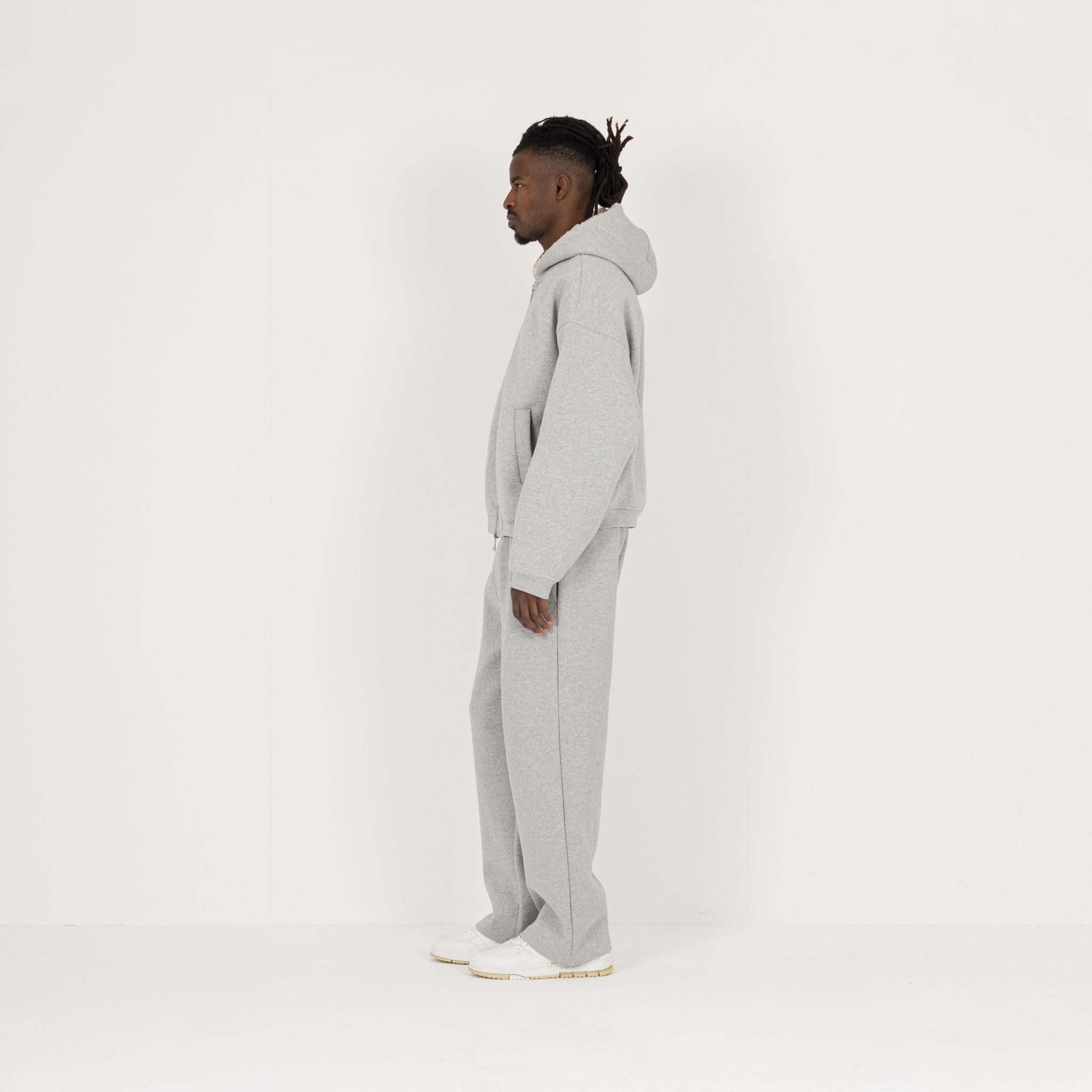Model Side view of Destructive Sculpt Slate Marl Fleece Jacket
