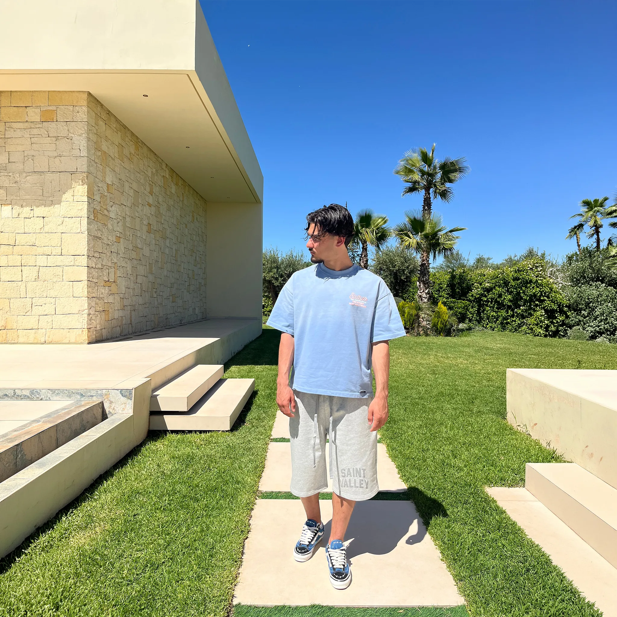 Model View of Suavo London 99 Sunset Sky Blue T-Shirt