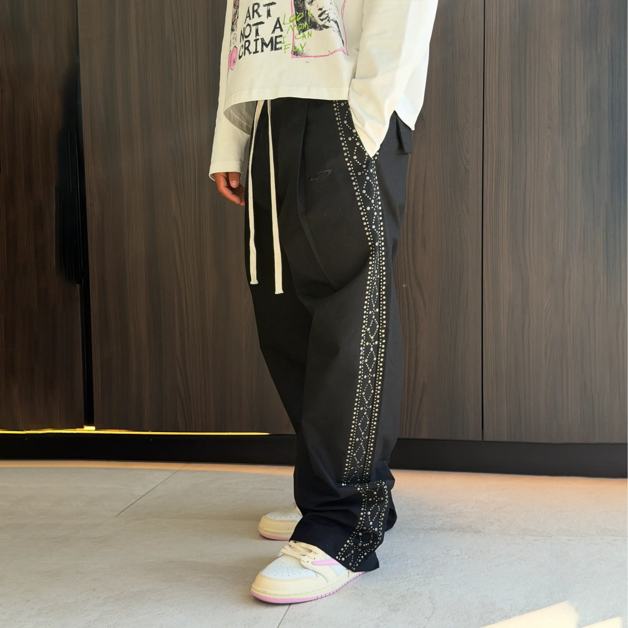 Detailed View of Suavo London Stud Pleated Black Sweatpants