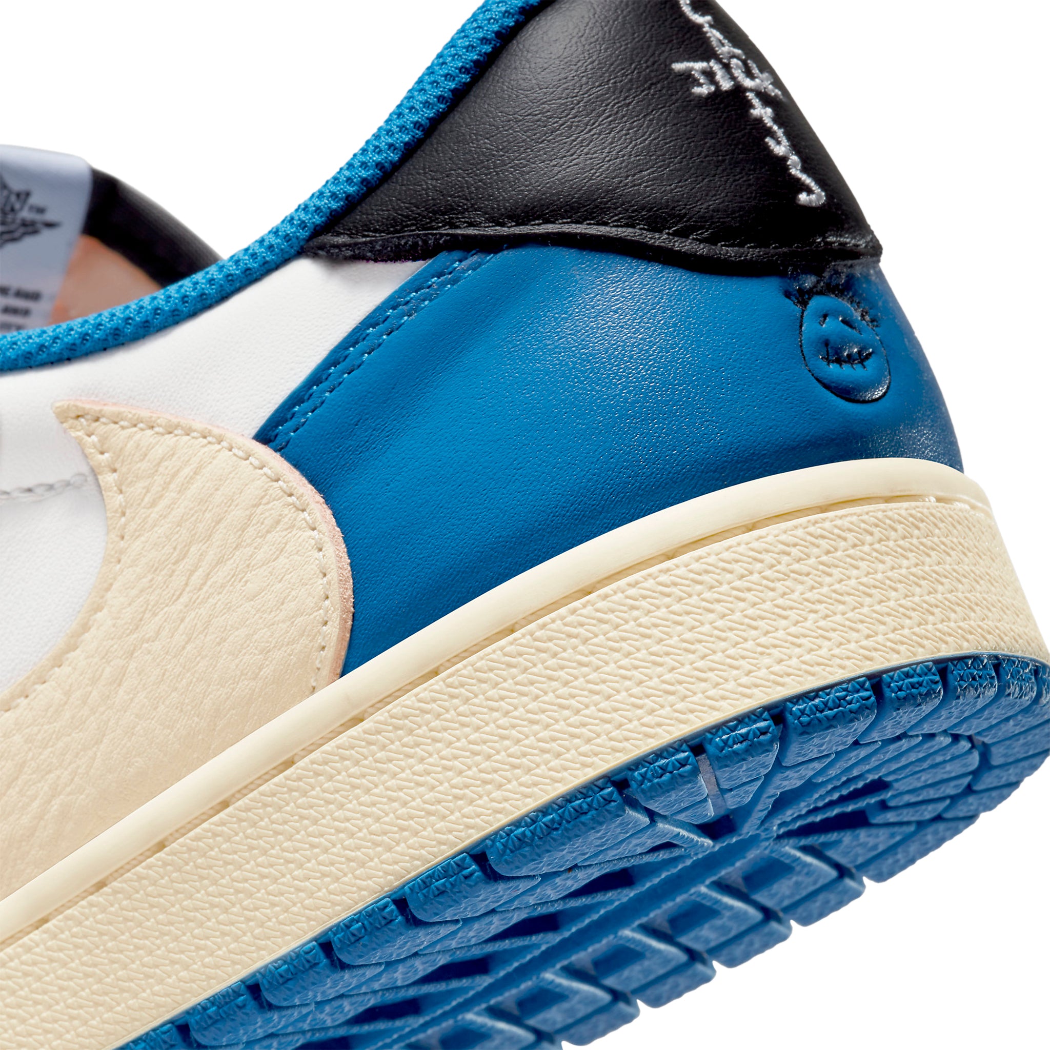 Visualização do logotipo Travis Scott x Air Jordan 1 Low OG SP Fragment Design DM7866-140